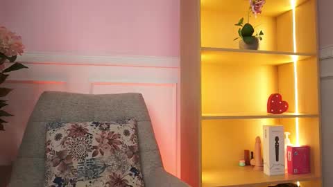 milacrave online show from February 26, 11:31 am