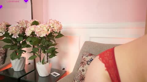 milacrave online show from March 27, 11:32 am