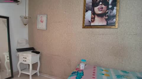 miladiosa online show from October 27, 11:36 am