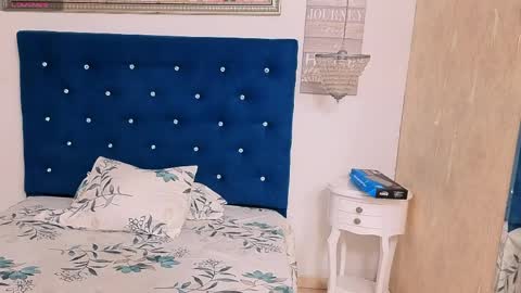 miladiosa online show from April 15, 11:39 am