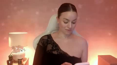 Snapshot of milafleur chatting on February 24, 3:21 pm Mila Fleur online show from February 24, 3:21 pm