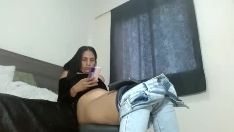 Snapshot of milahot23 chatting on January 20, 4:01 pm mila online show from January 20, 4:01 pm