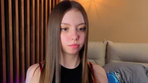 Mila online show from May 6, 3:39 pm