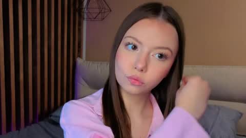 Mila online show from May 7, 3:50 pm