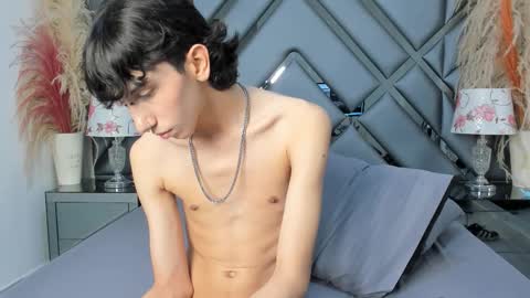 milan_lewiss online show from November 15, 1:18 pm