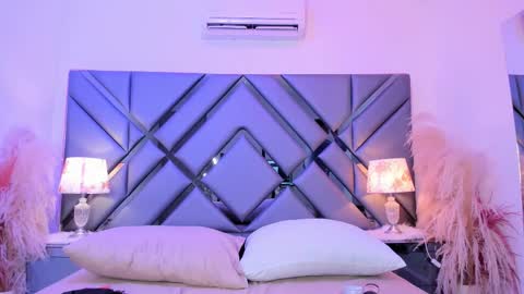 milan_lewiss online show from March 13, 1:29 pm