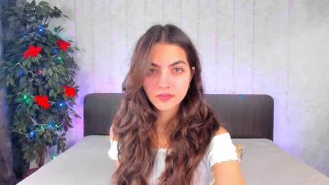 Snapshot of milana_crystal_ chatting on December 19, 8:23 am Milana online show from December 19, 8:23 am