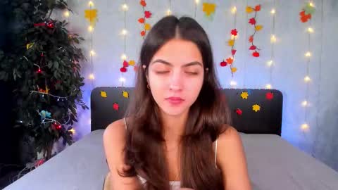 Snapshot of milana_crystal_ chatting on November 28, 8:17 am Milana online show from November 28, 8:17 am