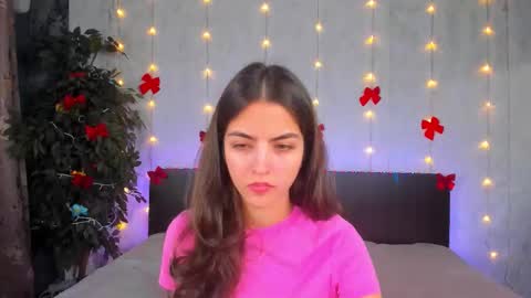 Snapshot of milana_crystal_ chatting on December 16, 8:08 am Milana online show from December 16, 8:08 am