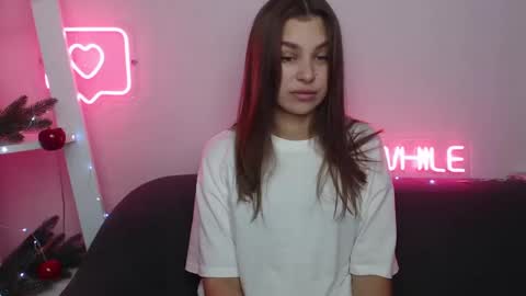 milanaangelas online show from December 21, 5:47 am