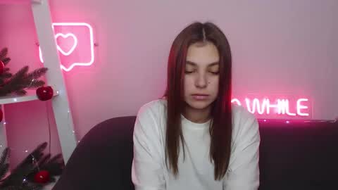 milanaangelas online show from December 21, 10:50 am