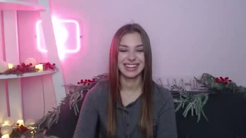 milanaangelas online show from December 21, 5:36 am