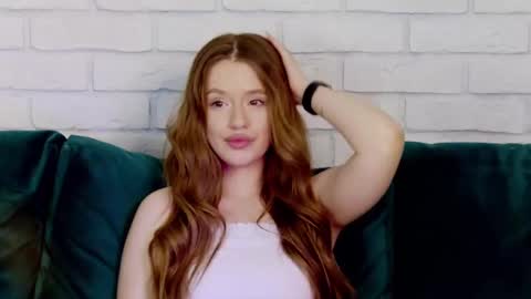 Snapshot of milanabalmain chatting on February 18, 7:43 am MilanaBalmain online show from February 18, 7:43 am