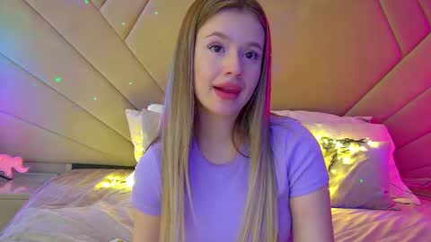 Snapshot of milanabalmain chatting on March 8, 2:08 pm MilanaBalmain online show from March 8, 2:08 pm