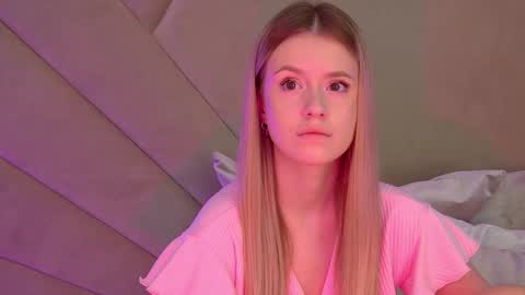 Snapshot of milanabalmain chatting on September 22, 4:25 am MilanaBalmain online show from September 22, 4:25 am