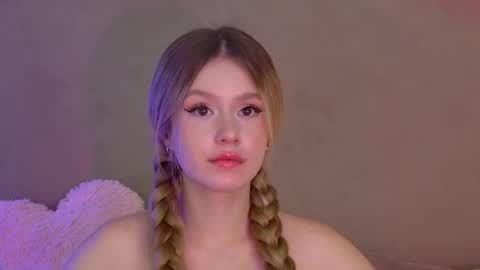 Snapshot of milanabalmain chatting on October 8, 4:15 pm MilanaBalmain online show from October 8, 4:15 pm