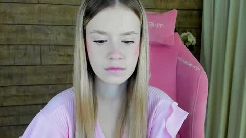 Snapshot of milanabalmain chatting on October 11, 4:12 am MilanaBalmain online show from October 11, 4:12 am