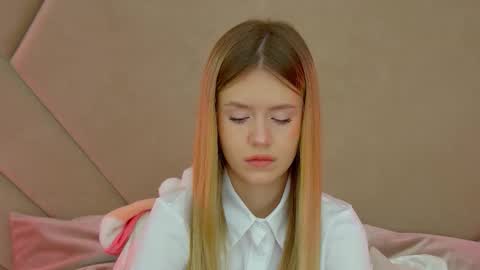 Snapshot of milanabalmain chatting on October 20, 4:02 am MilanaBalmain online show from October 20, 4:02 am