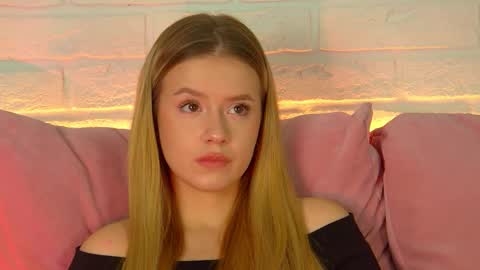 Snapshot of milanabalmain chatting on October 22, 4:18 pm MilanaBalmain online show from October 22, 4:18 pm