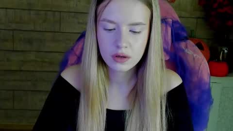 Snapshot of milanabalmain chatting on November 3, 4:25 am MilanaBalmain online show from November 3, 4:25 am