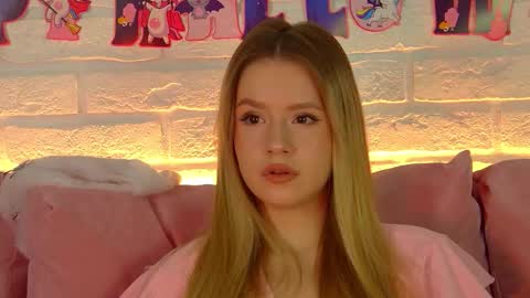 Snapshot of milanabalmain chatting on November 4, 4:22 am MilanaBalmain online show from November 4, 4:22 am