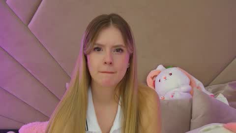 Snapshot of milanabalmain chatting on November 12, 4:18 pm MilanaBalmain online show from November 12, 4:18 pm