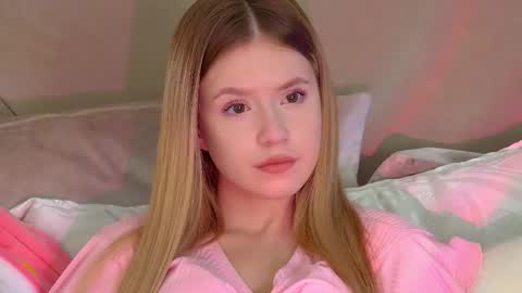 Snapshot of milanabalmain chatting on November 15, 6:33 am MilanaBalmain online show from November 15, 6:33 am