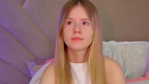 Snapshot of milanabalmain chatting on November 18, 4:06 am MilanaBalmain online show from November 18, 4:06 am