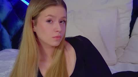 Snapshot of milanabalmain chatting on November 23, 4:56 am MilanaBalmain online show from November 23, 4:56 am