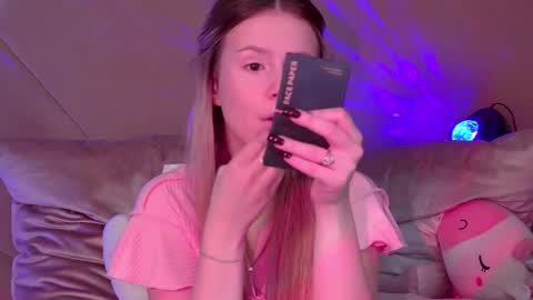 Snapshot of milanabalmain chatting on November 24, 4:23 am MilanaBalmain online show from November 24, 4:23 am