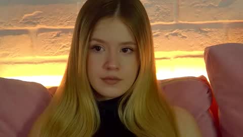 Snapshot of milanabalmain chatting on December 1, 4:39 am MilanaBalmain online show from December 1, 4:39 am