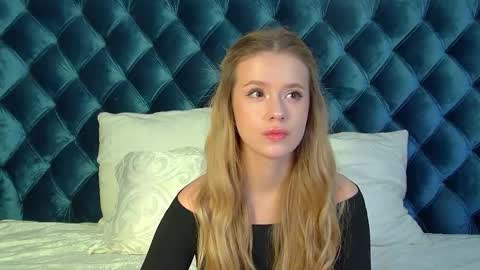 Snapshot of milanabalmain chatting on December 3, 4:05 pm MilanaBalmain online show from December 3, 4:05 pm