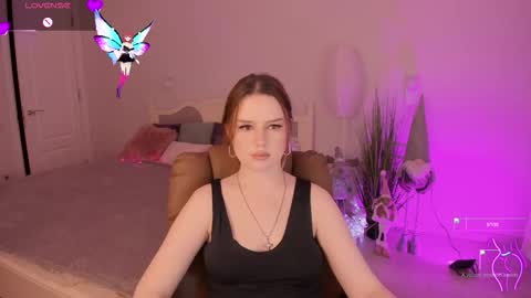 milanamoons online show from December 5, 10:02 am