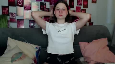 milanaroz online show from October 26, 5:57 am