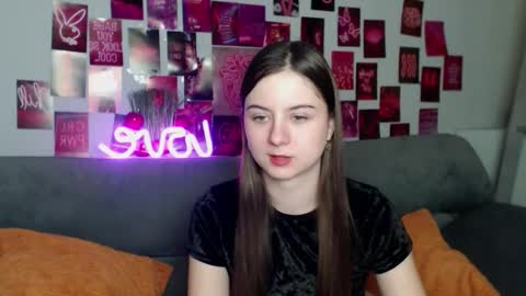 milanaroz online show from November 27, 5:53 am