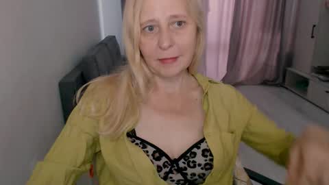 Snapshot of milanav chatting on October 11, 6:34 am Milena online show from October 11, 6:34 am