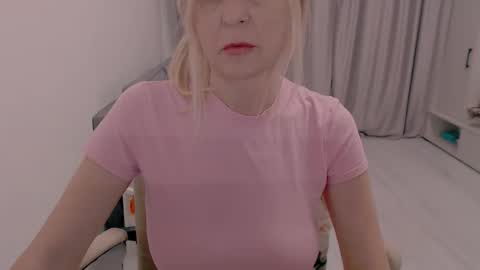 Snapshot of milanav chatting on October 22, 2:45 am Milena online show from October 22, 2:45 am