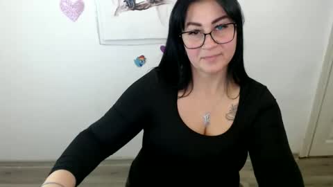 Snapshot of milania_milaa chatting on October 15, 1:00 pm milania_milaa online show from October 15, 1:00 pm