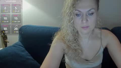 Snapshot of milanna_x chatting on November 27, 6:15 am milanna_x online show from November 27, 6:15 am