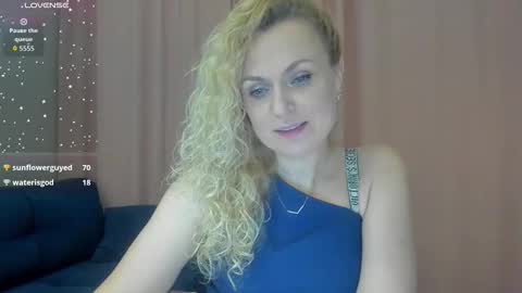 Snapshot of milanna_x chatting on December 4, 11:02 pm milanna_x online show from December 4, 11:02 pm
