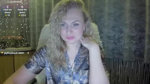 Snapshot of milanna_x chatting on December 15, 2:32 pm milanna_x online show from December 15, 2:32 pm
