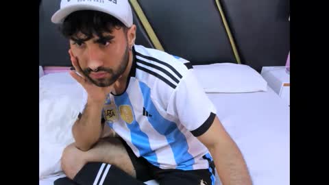 milanzaire online show from November 2, 8:33 pm