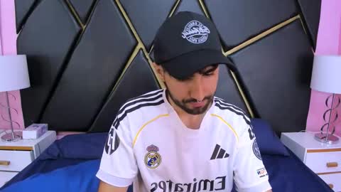 milanzaire online show from November 15, 1:25 am