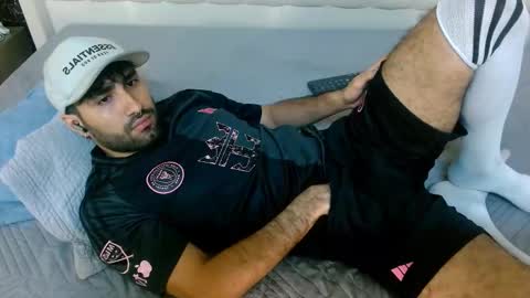 milanzaire online show from December 18, 1:55 am