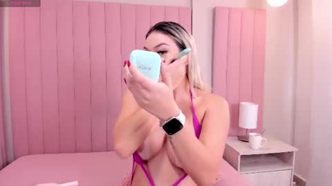 Snapshot of milaowens chatting on June 29, 12:16 pm Sexy Mila online show from June 29, 12:16 pm