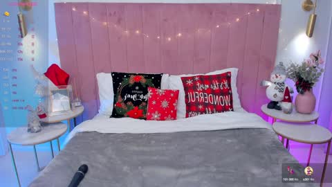 Mia online show from December 12, 5:52 am