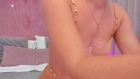 Mia online show from May 22, 5:25 am