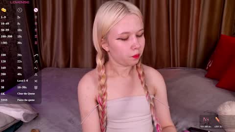 Mia online show from April 5, 3:20 pm