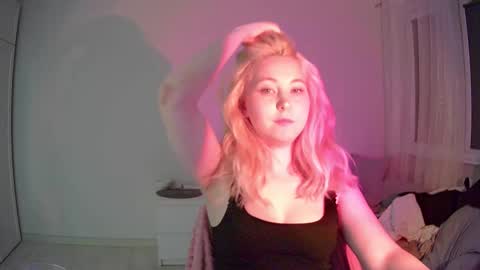 Milena new nonude shy blonde natural online show from February 12, 10:27 pm