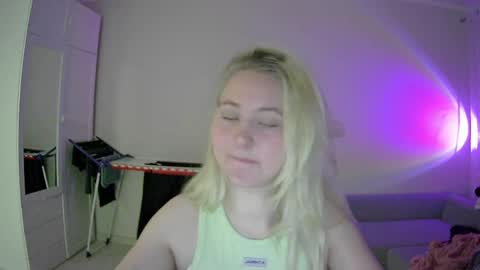Milena new nonude shy blonde natural online show from April 30, 8:26 pm